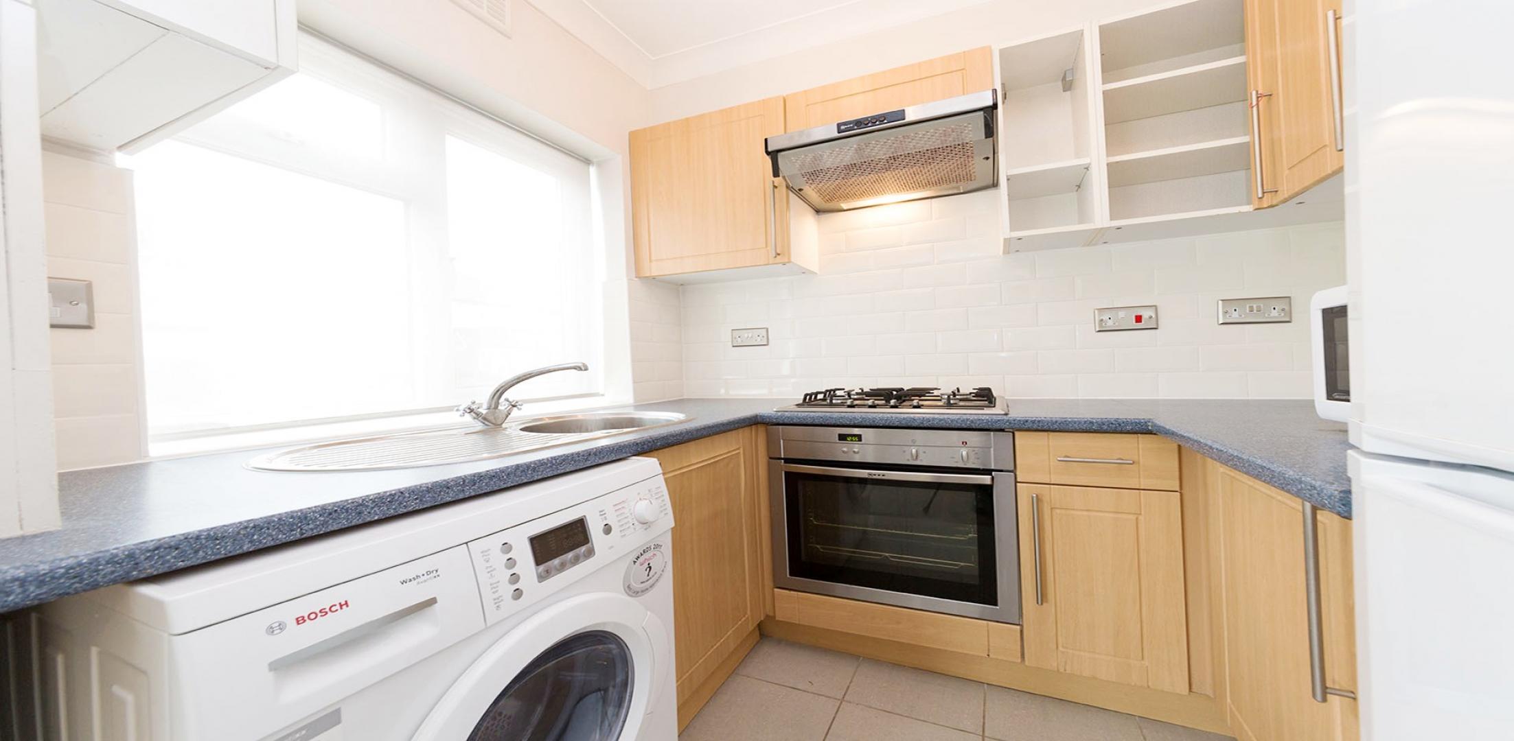 			3 Bedroom, 1 bath, 1 reception Flat			 North End Road , GOLDERS GREEN